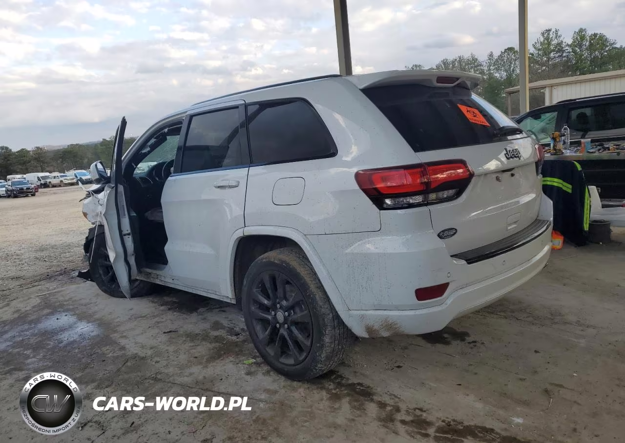 2018 Jeep Grand Cherokee Laredo VIN:1C4RJEAG3JC260342 - 2