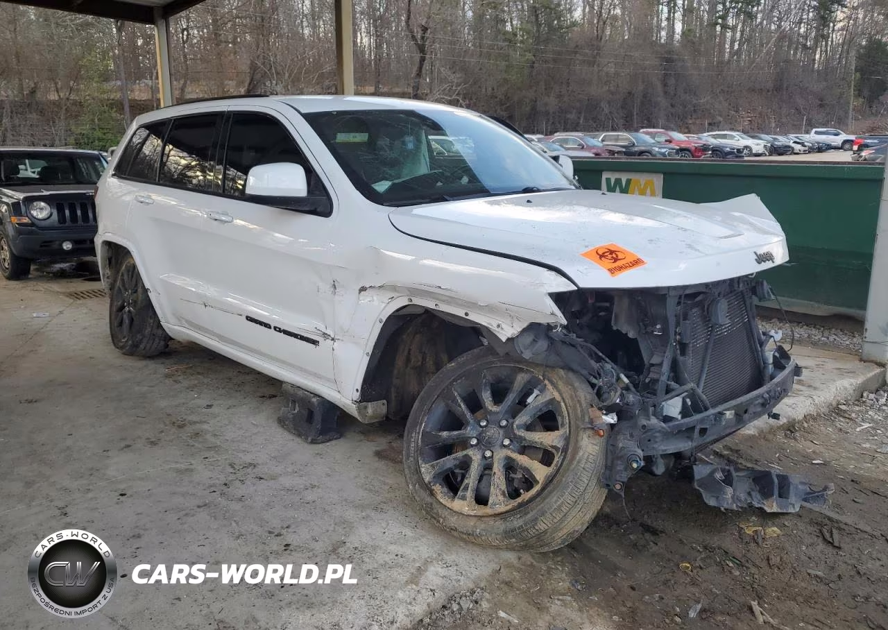 2018 Jeep Grand Cherokee Laredo VIN:1C4RJEAG3JC260342 - 4