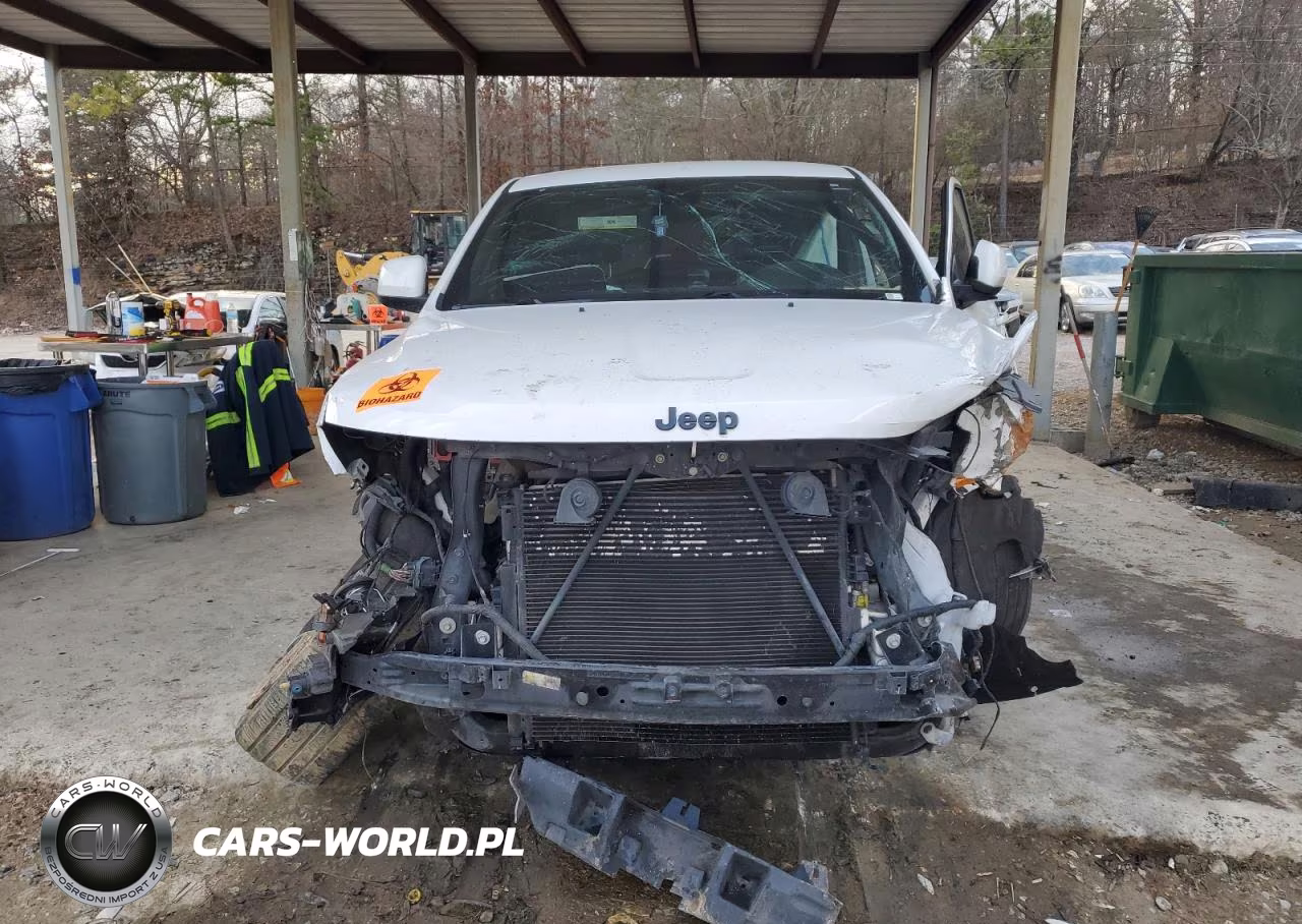 2018 Jeep Grand Cherokee Laredo VIN:1C4RJEAG3JC260342 - 5