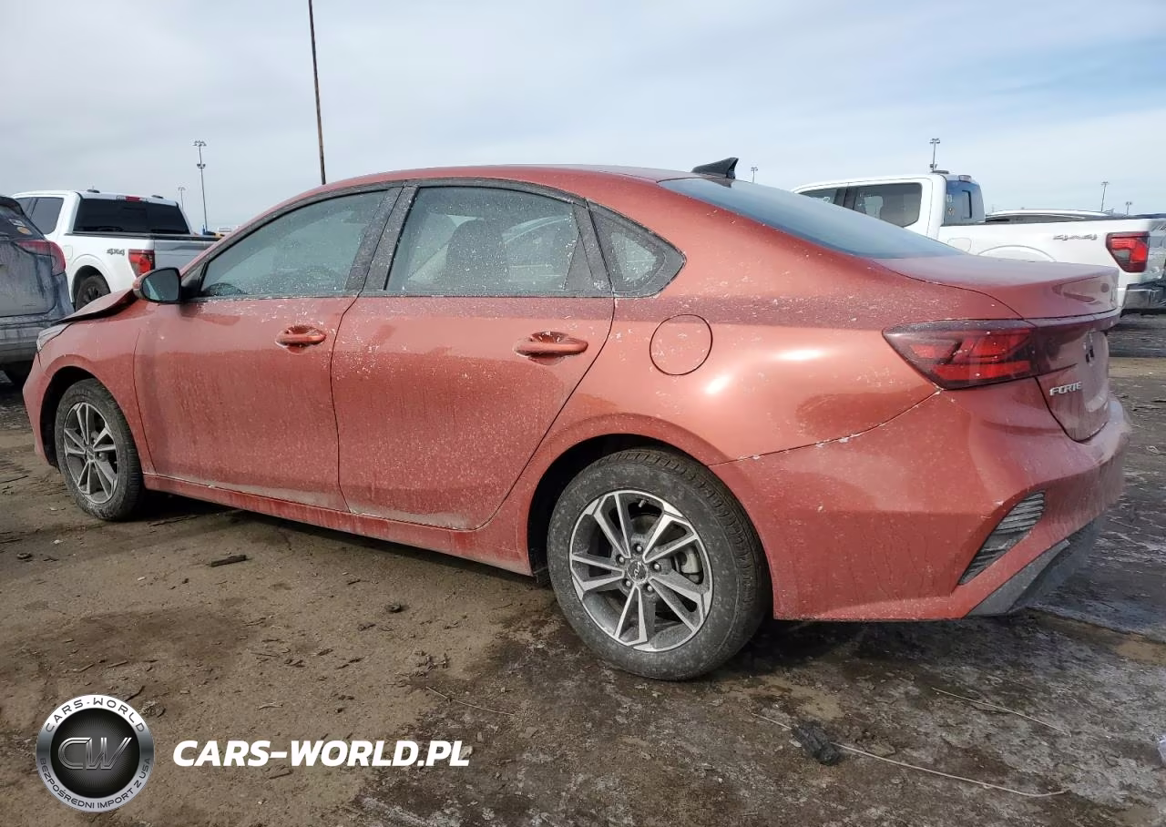 KIA FORTE LX VIN:3KPF24AD0PE666743 - 2