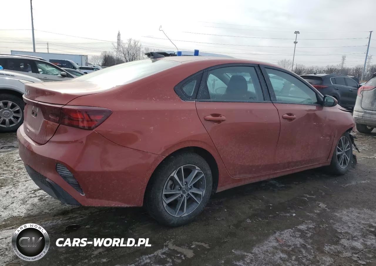 KIA FORTE LX VIN:3KPF24AD0PE666743 - 3