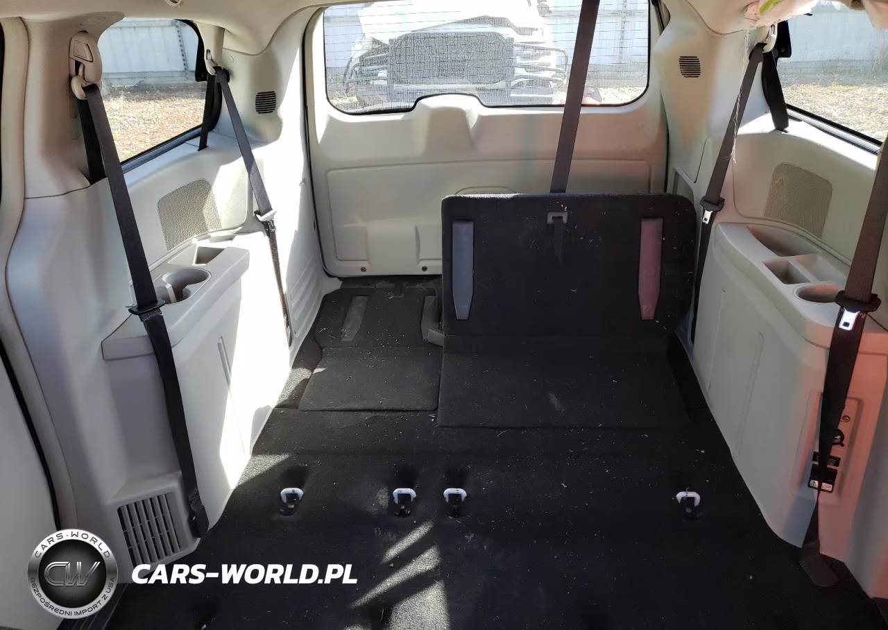2015 Chrysler Town & Country Touring VIN:2C4RC1BG9FR638146 - 10