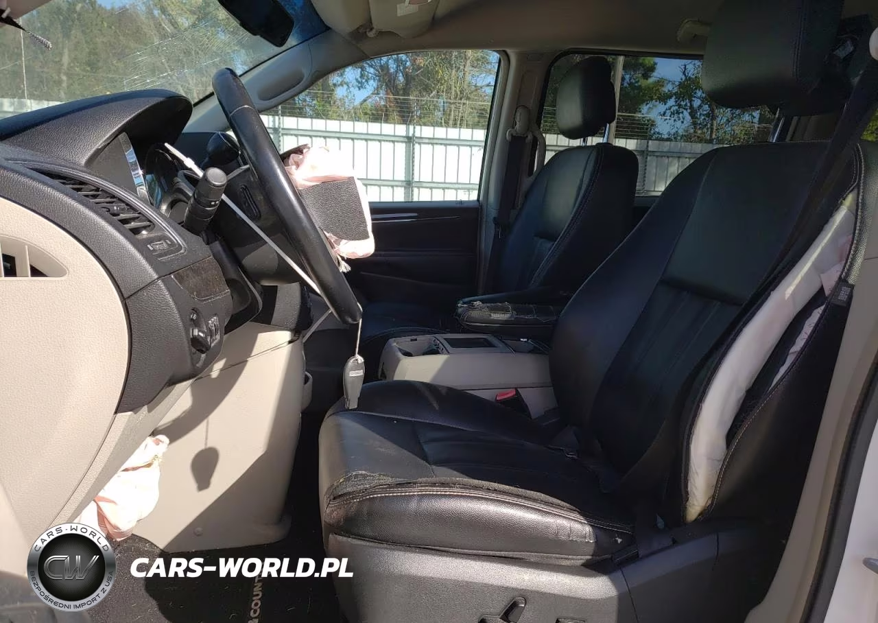 2015 Chrysler Town & Country Touring VIN:2C4RC1BG9FR638146 - 7