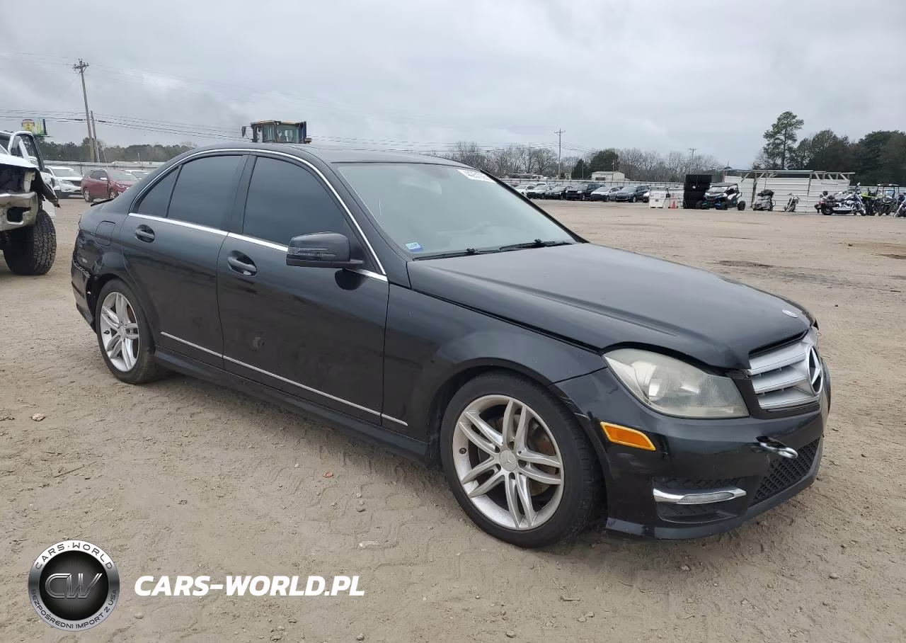 2013 Mercedes-Benz C 250 VIN:WDDGF4HB4DR261889 - 4