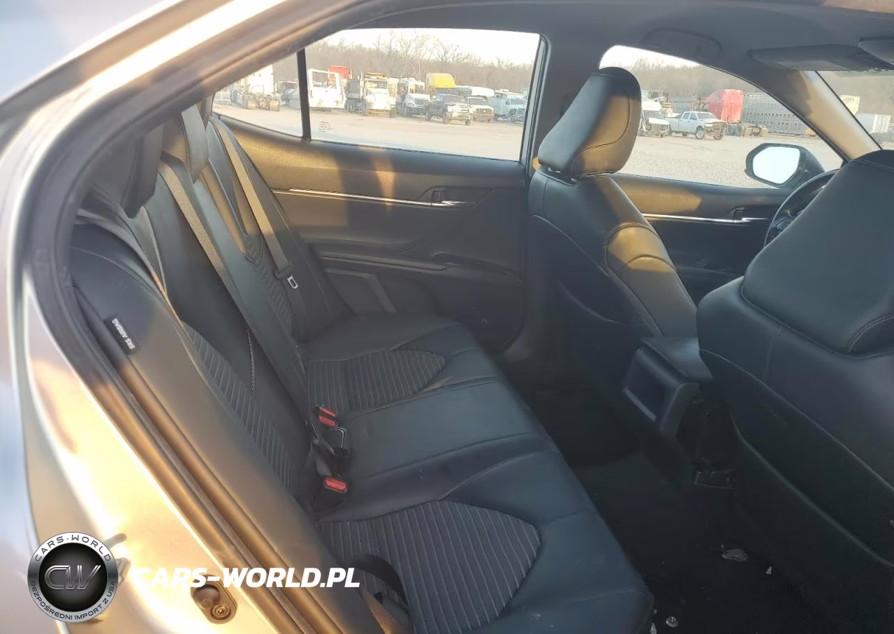 2020 Toyota Camry Se VIN:4T1G11AK3LU340074 - 10