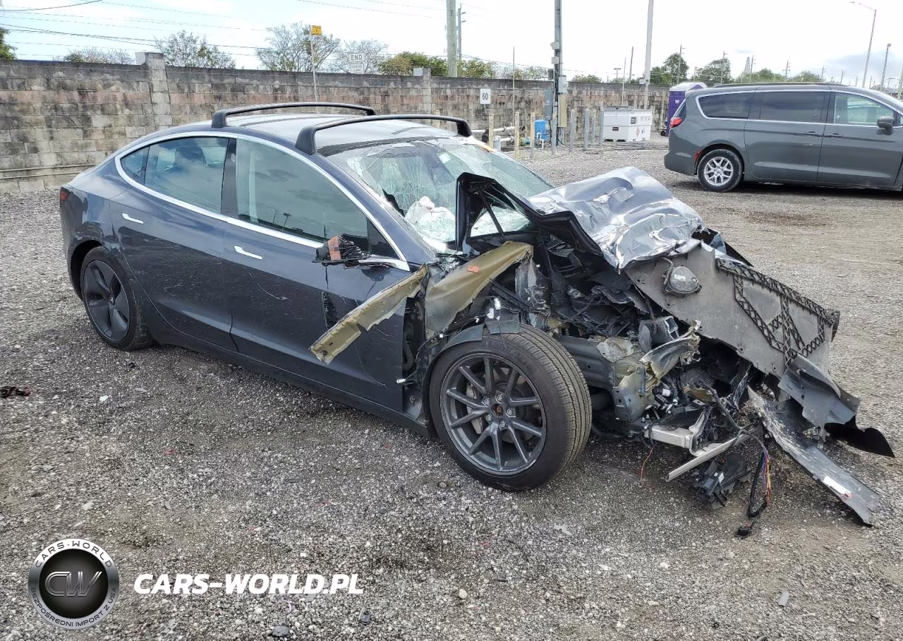 2020 Tesla Model 3 VIN:5YJ3E1EB8LF710879 - 4