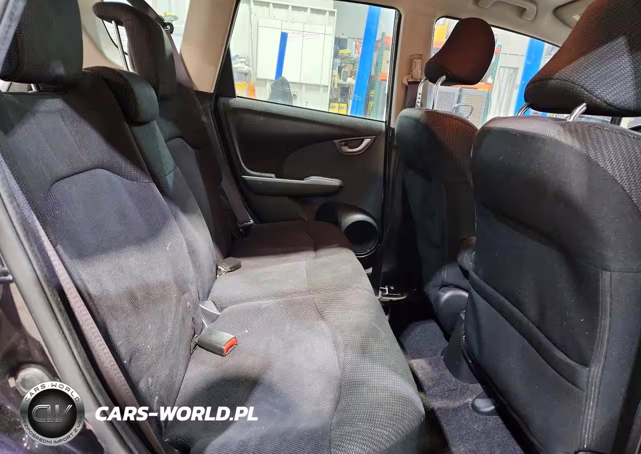 2013 Honda Fit Sport VIN:JHMGE8H61DC068981 - 11