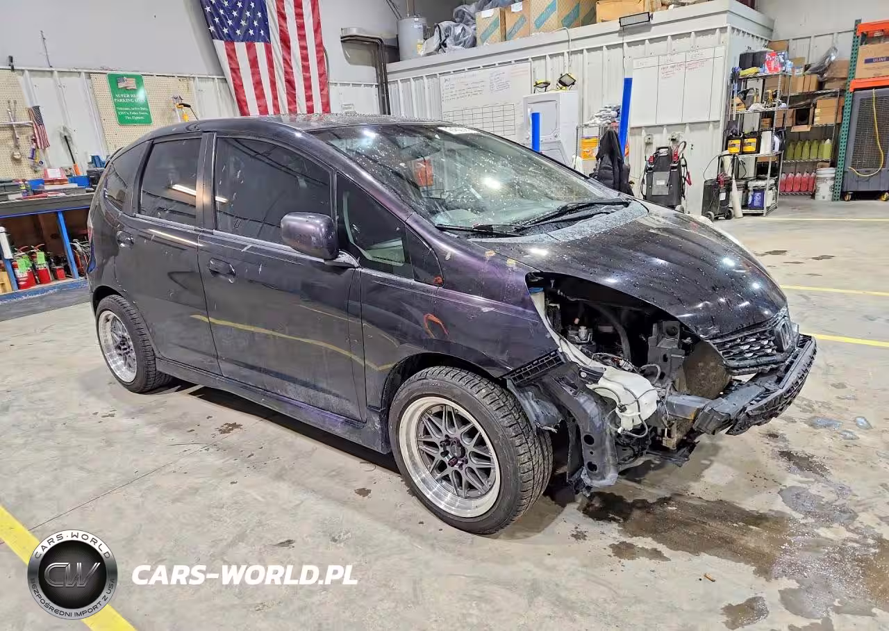 2013 Honda Fit Sport VIN:JHMGE8H61DC068981 - 4