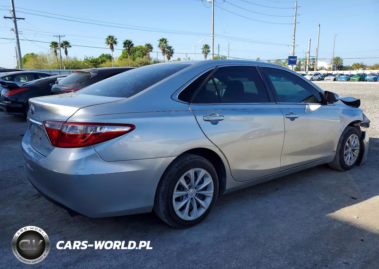 2017 Toyota Camry Le VIN:4T1BF1FK8HU739753 - 3