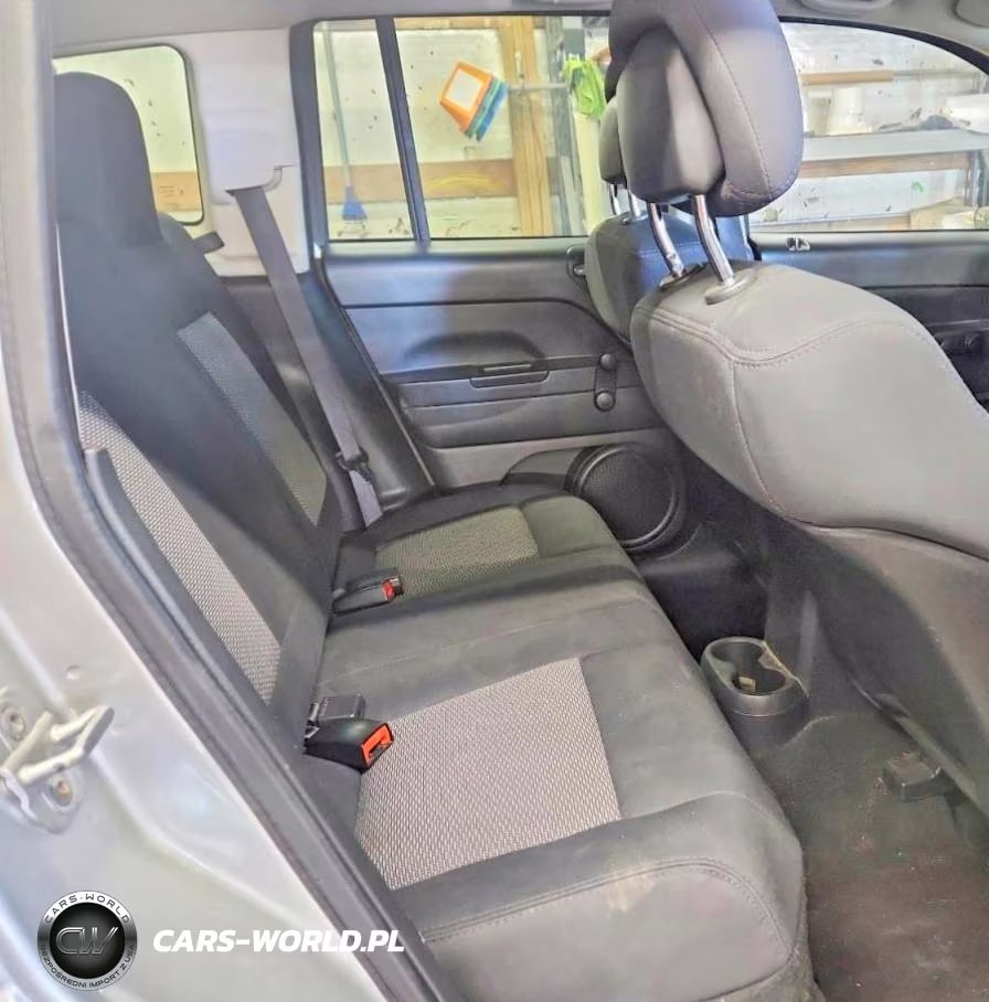 2010 Jeep Compass Sport VIN:1J4NT1FB8AD625326 - 11