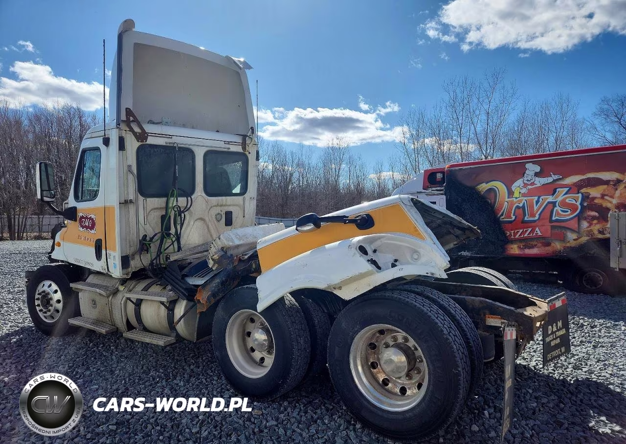 2013 Freightliner Cascadia Semi Truck VIN:3AKJGEDR6DSFG6587 - 3
