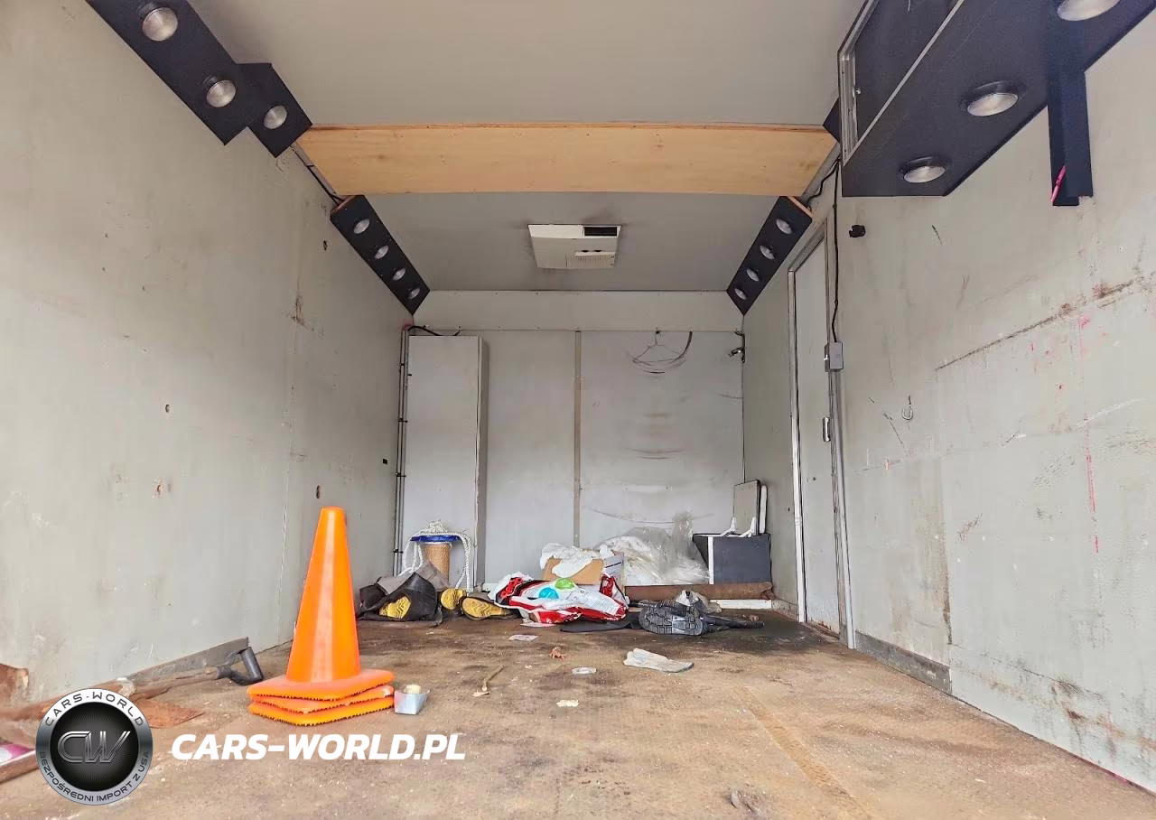 2012 Ford F550 Super Duty Box Truck VIN:1FDUF5GT3CEB55884 - 10