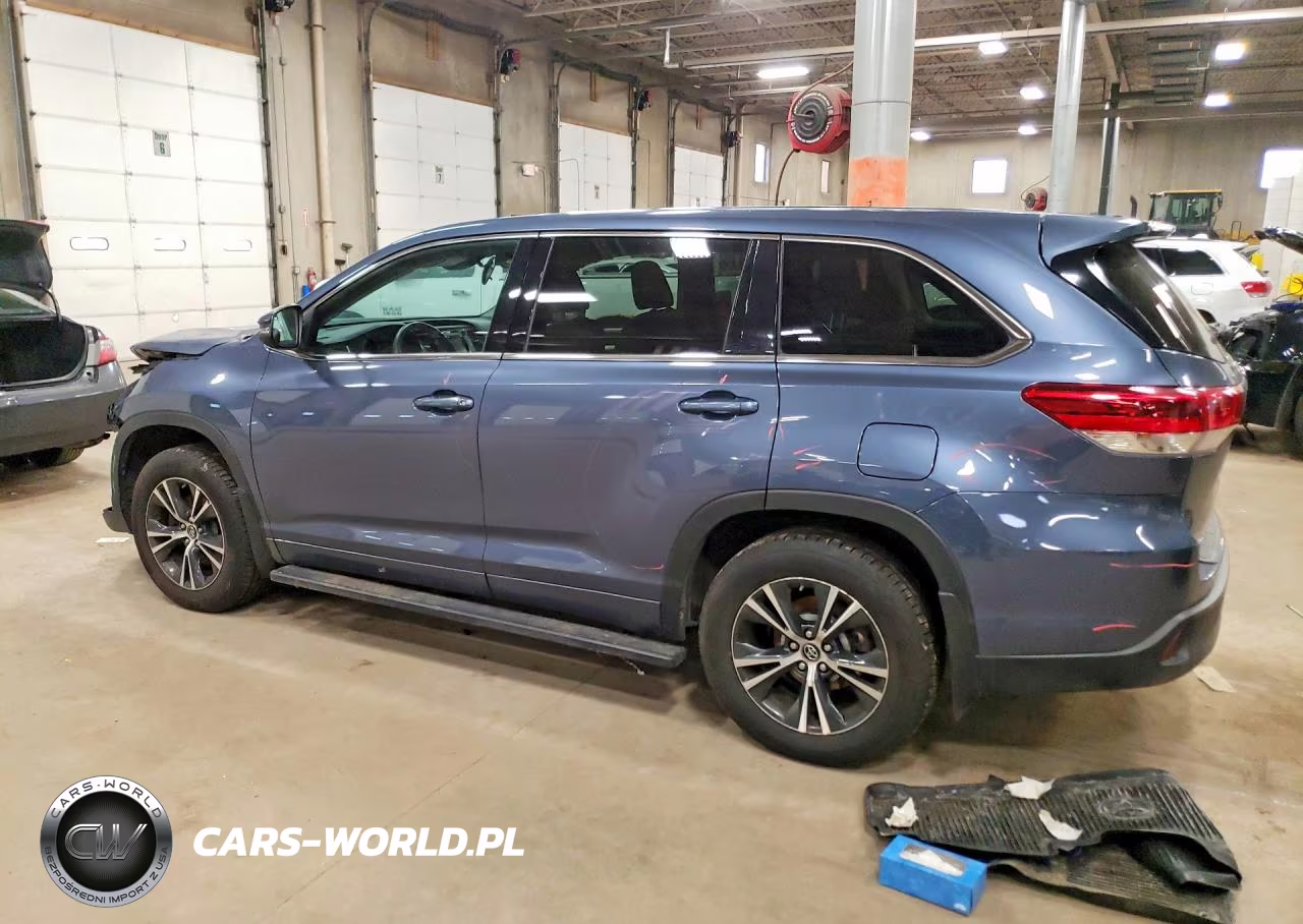 2018 Toyota Highlander Le VIN:5TDBZRFH5JS841231 - 2