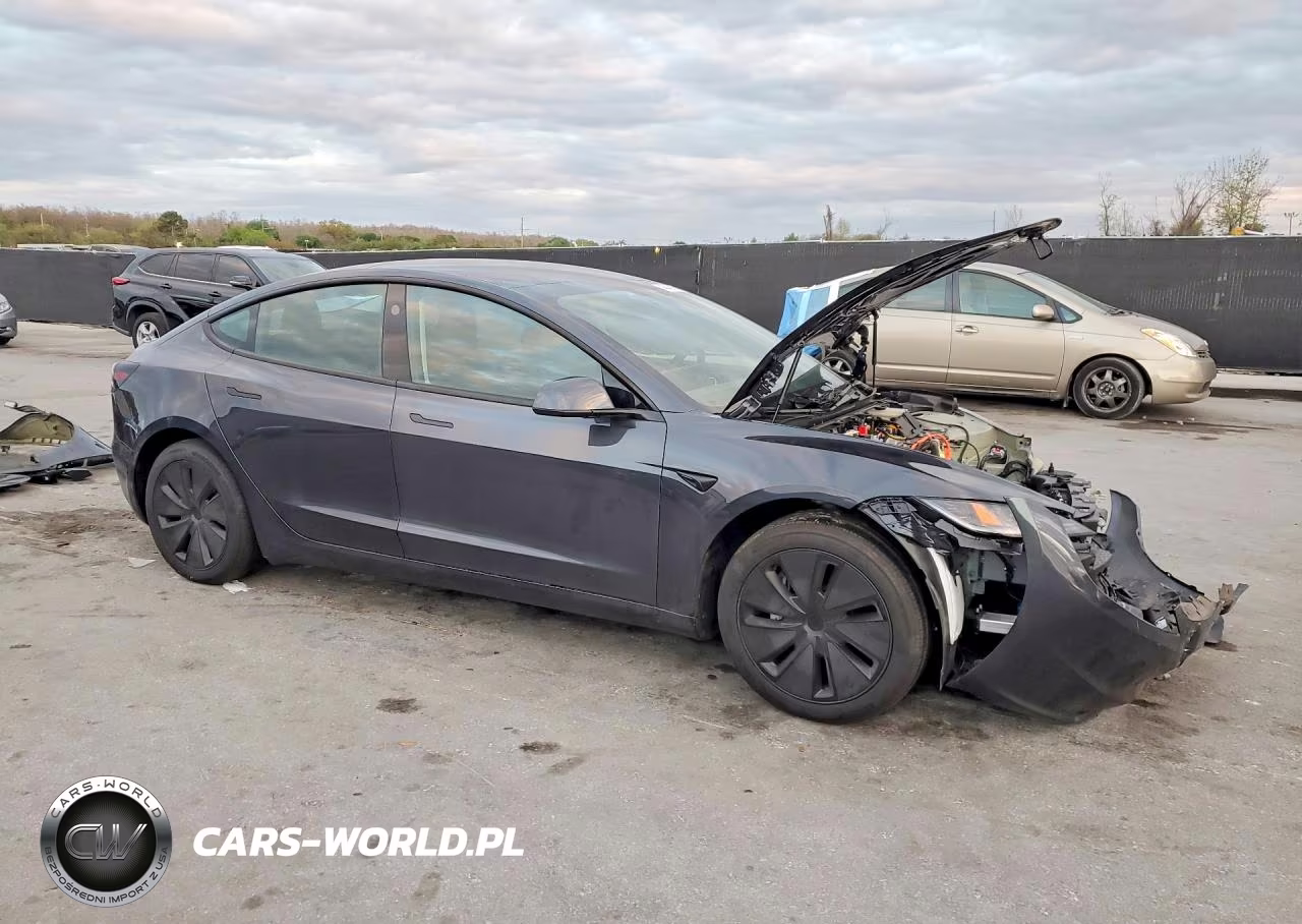 2025 Tesla Model 3 VIN:5YJ3E1EA2SF986335 - 4