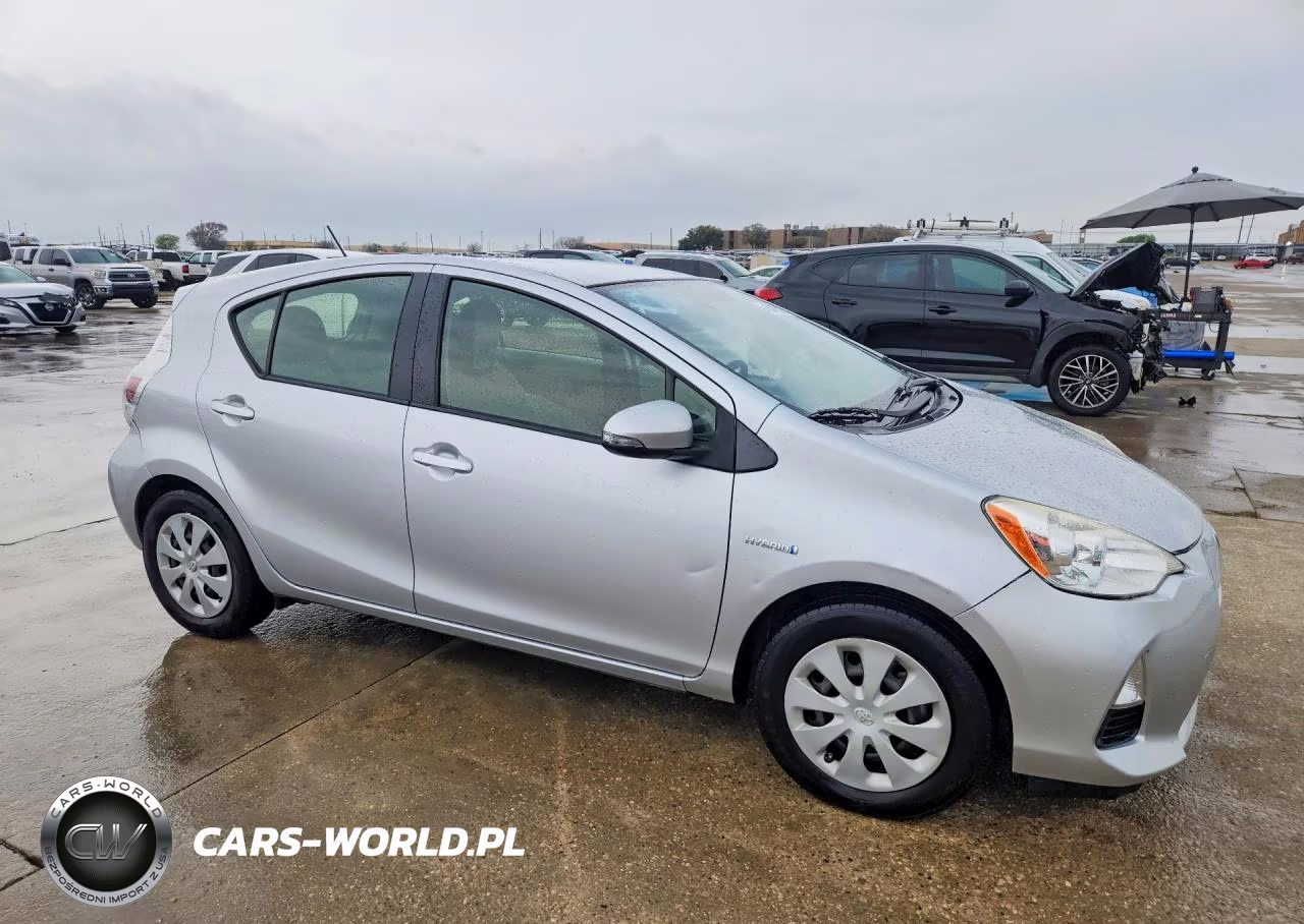 2014 Toyota Prius C One VIN:JTDKDTB37E1064558 - 4