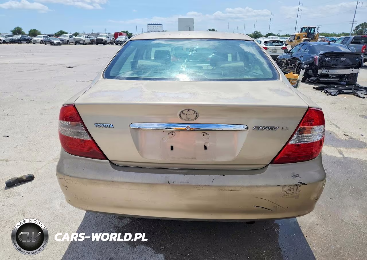 2002 Toyota Camry Le VIN:JTDBE32K820036922 - 6