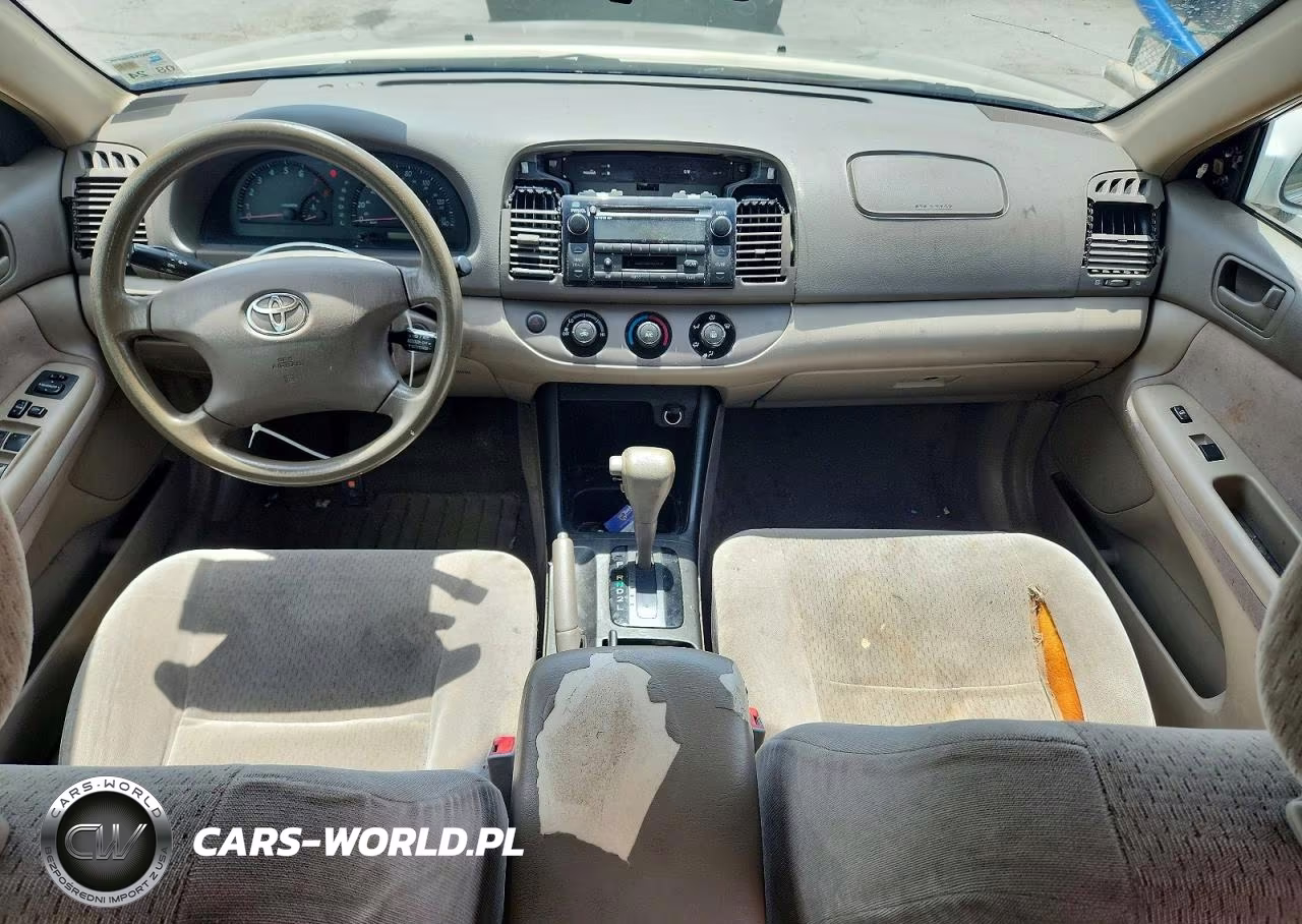 2002 Toyota Camry Le VIN:JTDBE32K820036922 - 8