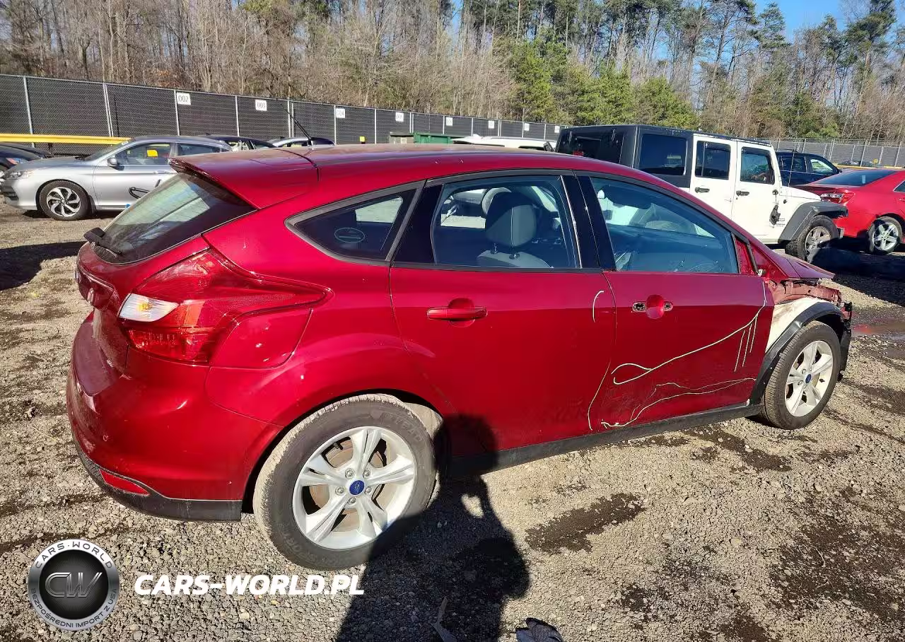 2014 Ford Focus Se VIN:1FADP3K28EL438371 - 3