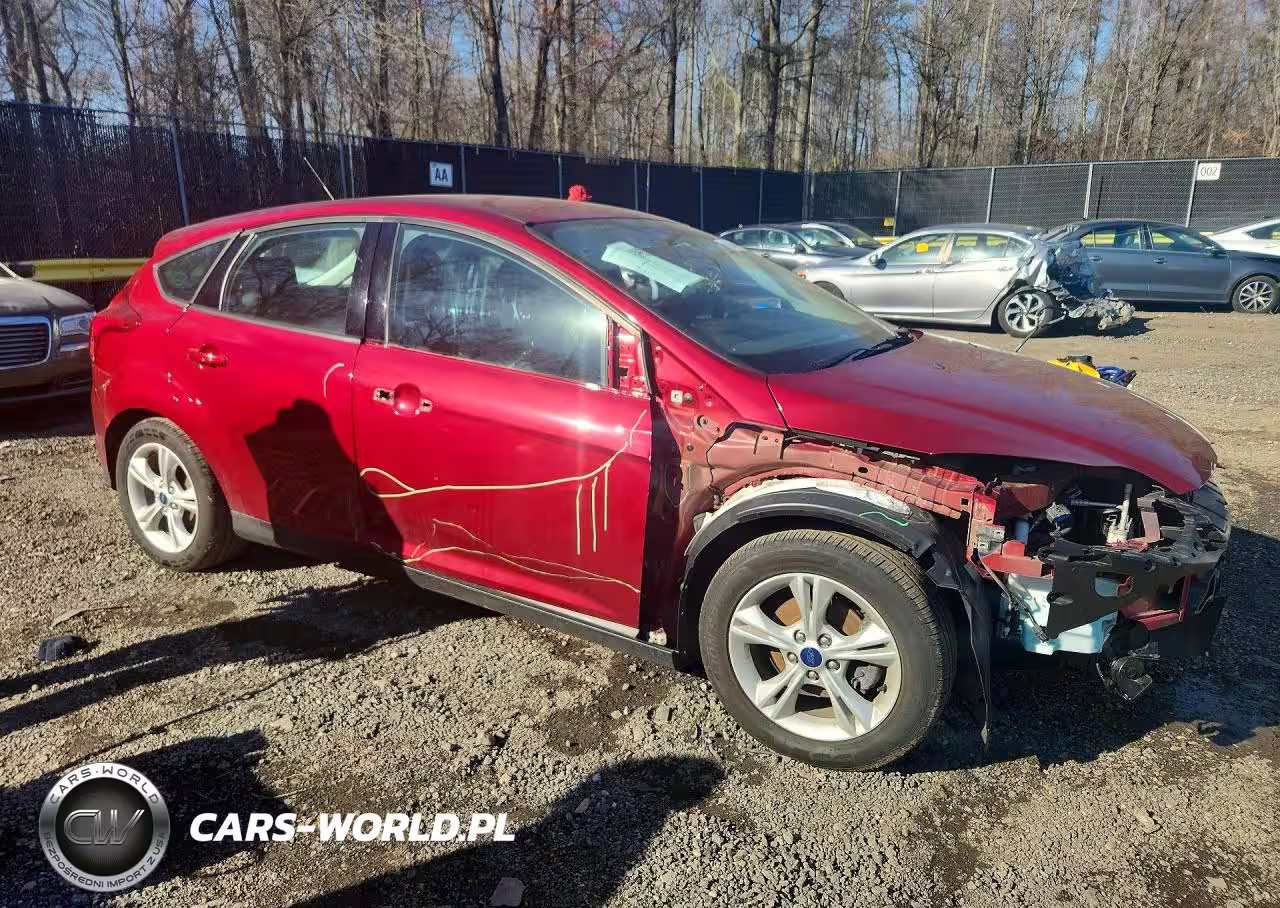 2014 Ford Focus Se VIN:1FADP3K28EL438371 - 4