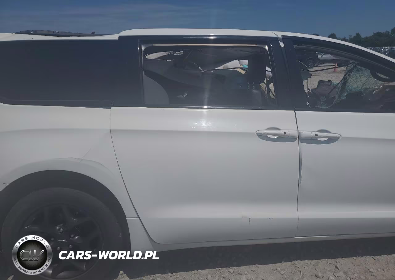 2019 Chrysler Pacifica Touring L VIN:2C4RC1BG3KR593926 - 11