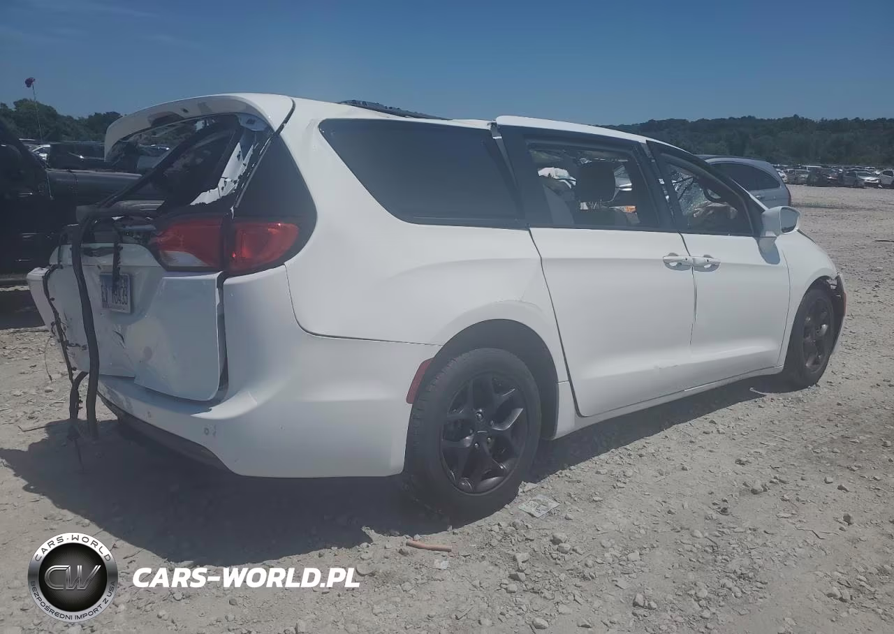2019 Chrysler Pacifica Touring L VIN:2C4RC1BG3KR593926 - 3