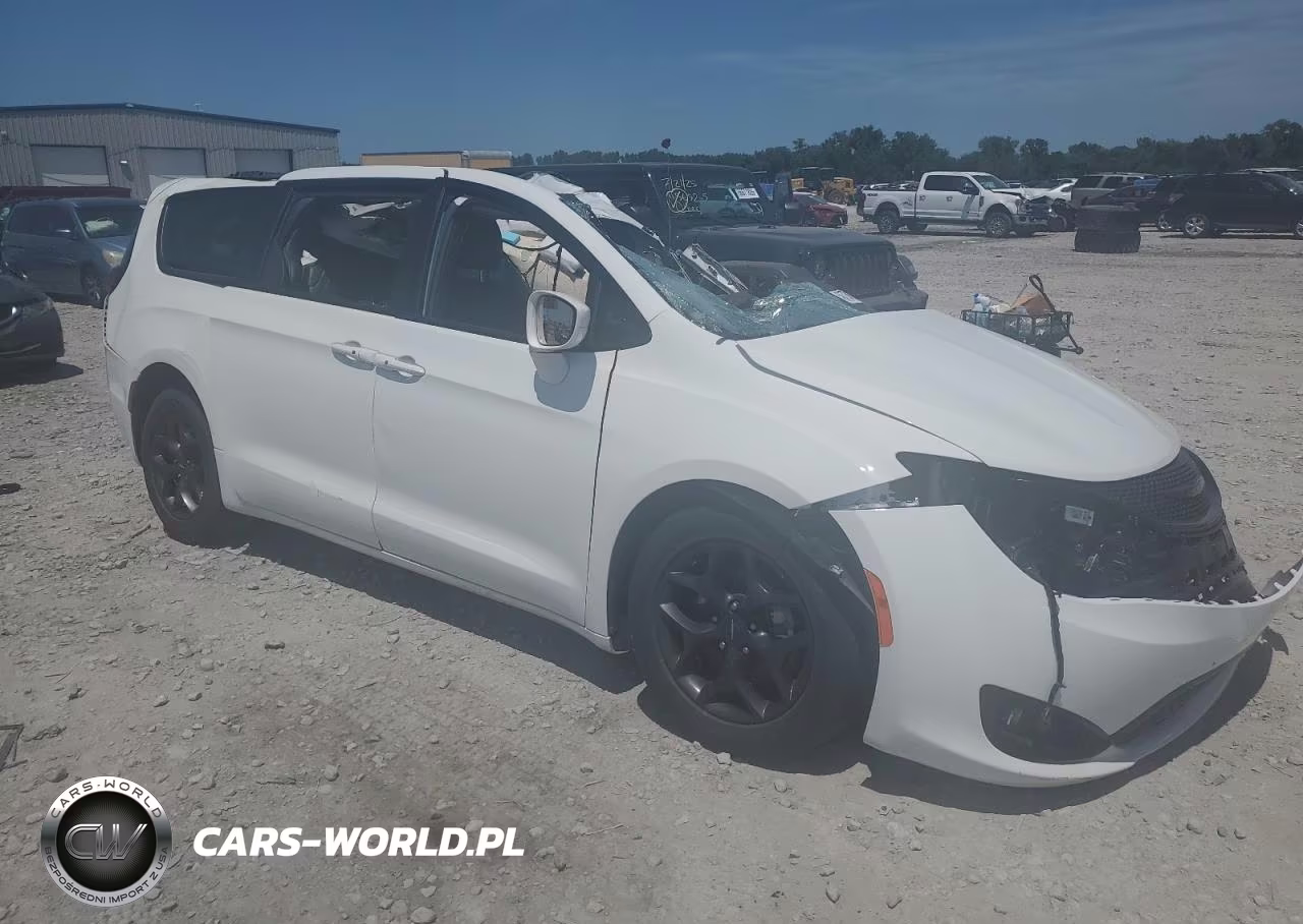 2019 Chrysler Pacifica Touring L VIN:2C4RC1BG3KR593926 - 4