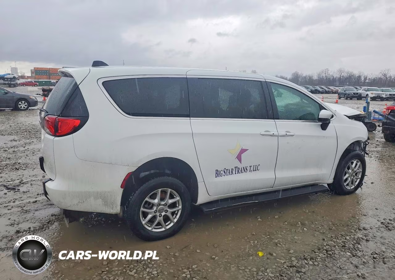 2022 Chrysler Voyager VIN:2C4RC1CG5NR162782 - 3