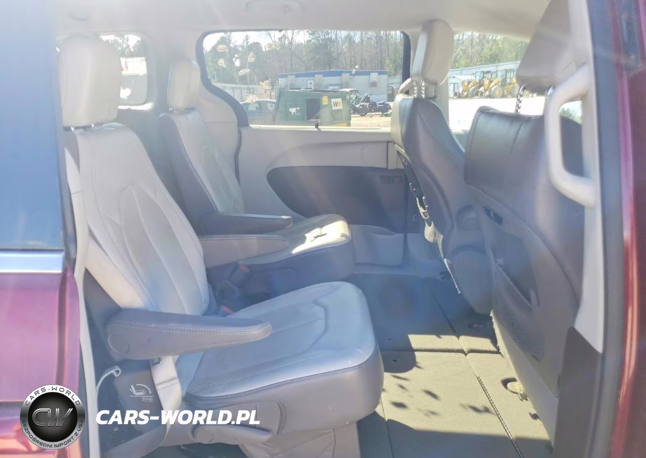 2018 Chrysler Pacifica Touring L VIN:2C4RC1BG8JR128556 - 11