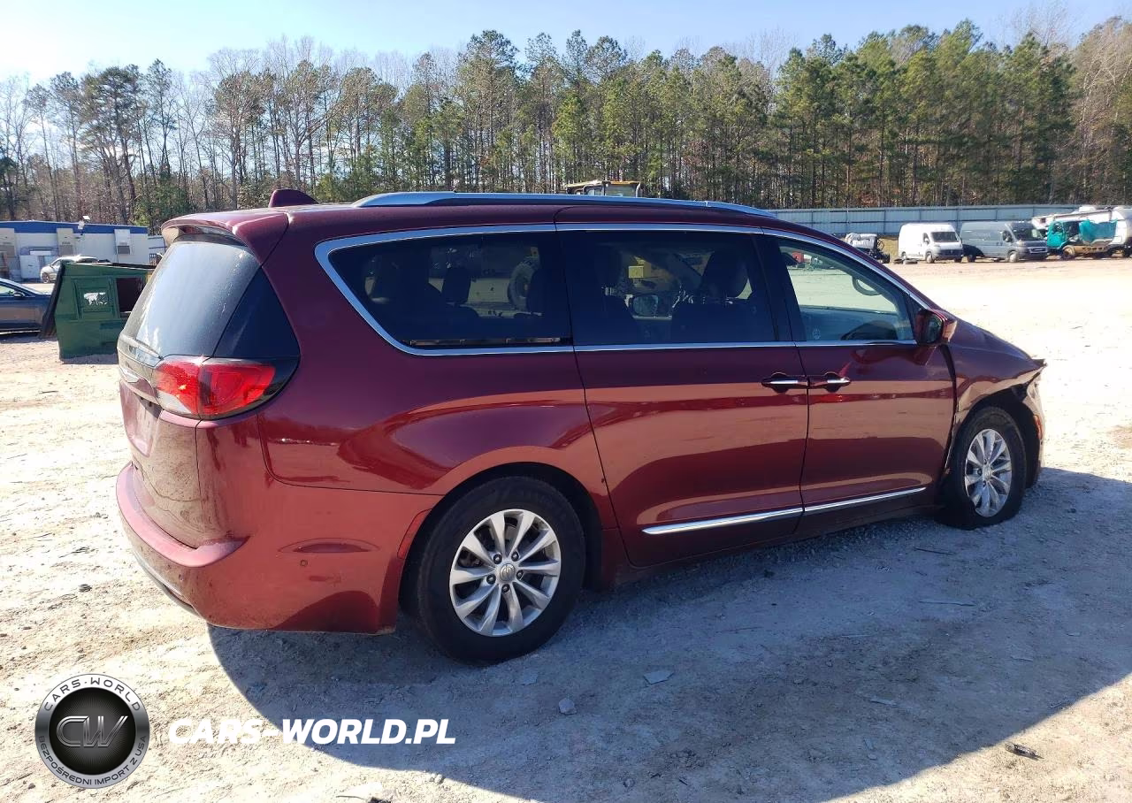 2018 Chrysler Pacifica Touring L VIN:2C4RC1BG8JR128556 - 3