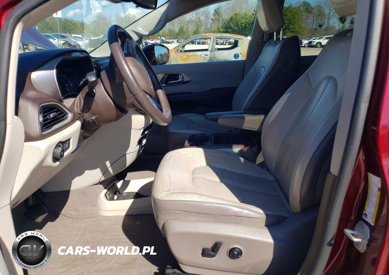2018 Chrysler Pacifica Touring L VIN:2C4RC1BG8JR128556 - 7