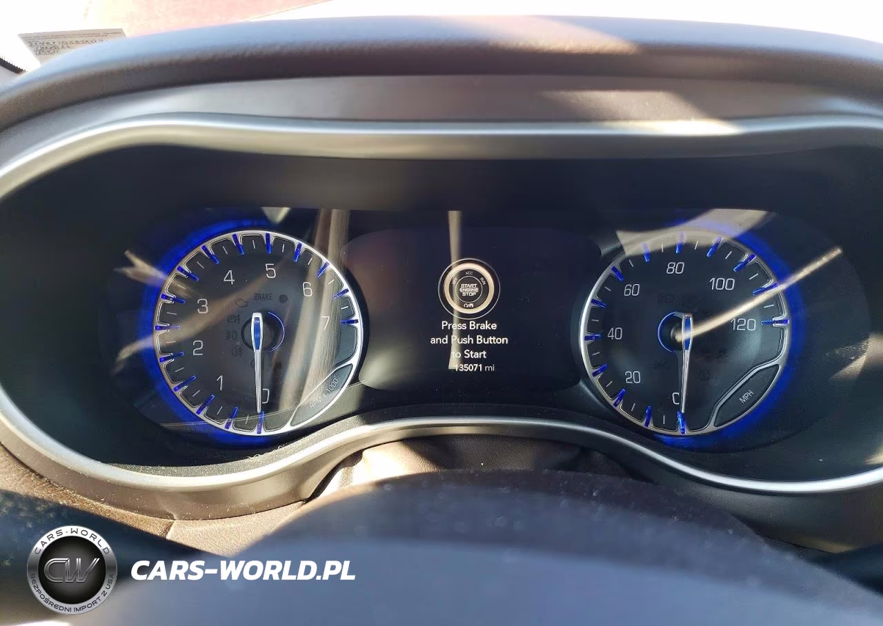 2018 Chrysler Pacifica Touring L VIN:2C4RC1BG8JR128556 - 9