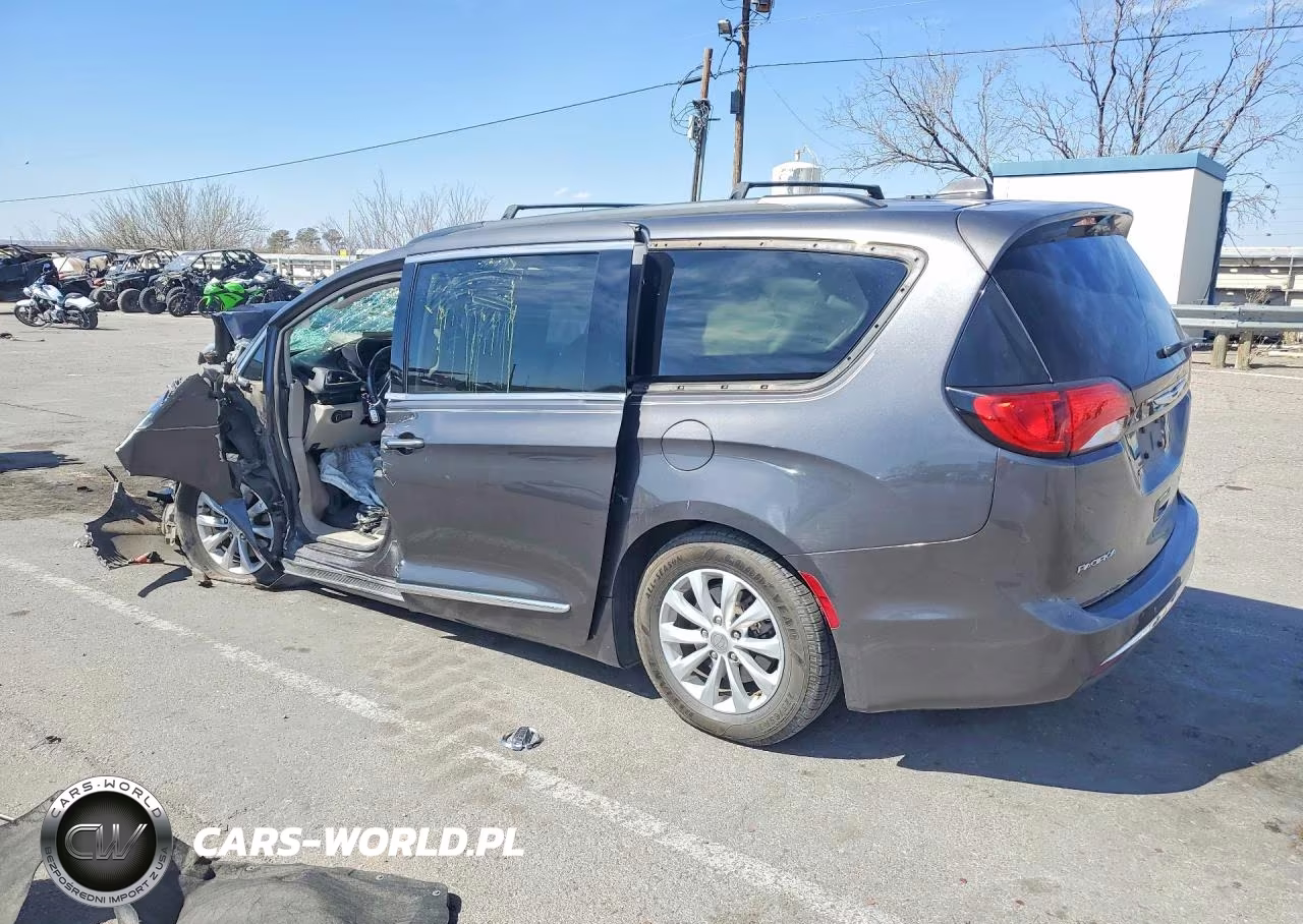2017 Chrysler Pacifica Touring L VIN:2C4RC1BG5HR642665 - 2