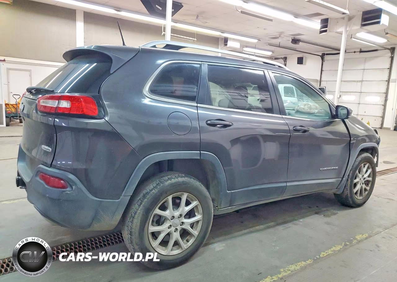 2017 Jeep Cherokee Latitude VIN:1C4PJMCS7HW565595 - 3