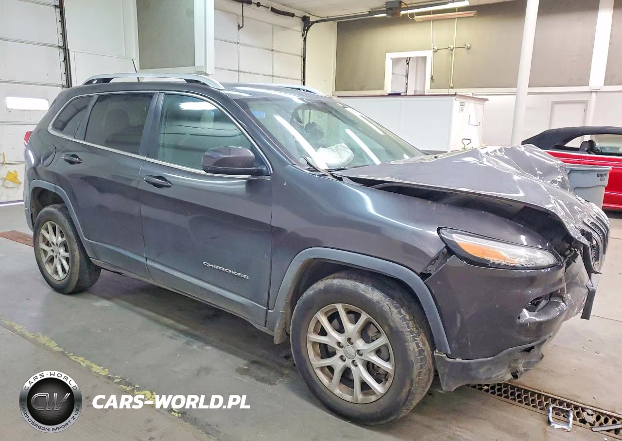 2017 Jeep Cherokee Latitude VIN:1C4PJMCS7HW565595 - 4