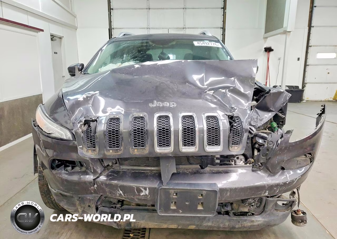 2017 Jeep Cherokee Latitude VIN:1C4PJMCS7HW565595 - 5