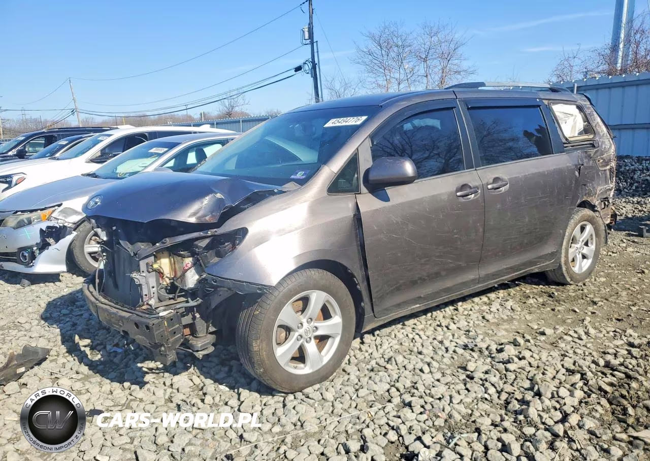 2015 Toyota Sienna Le 8 Passenger