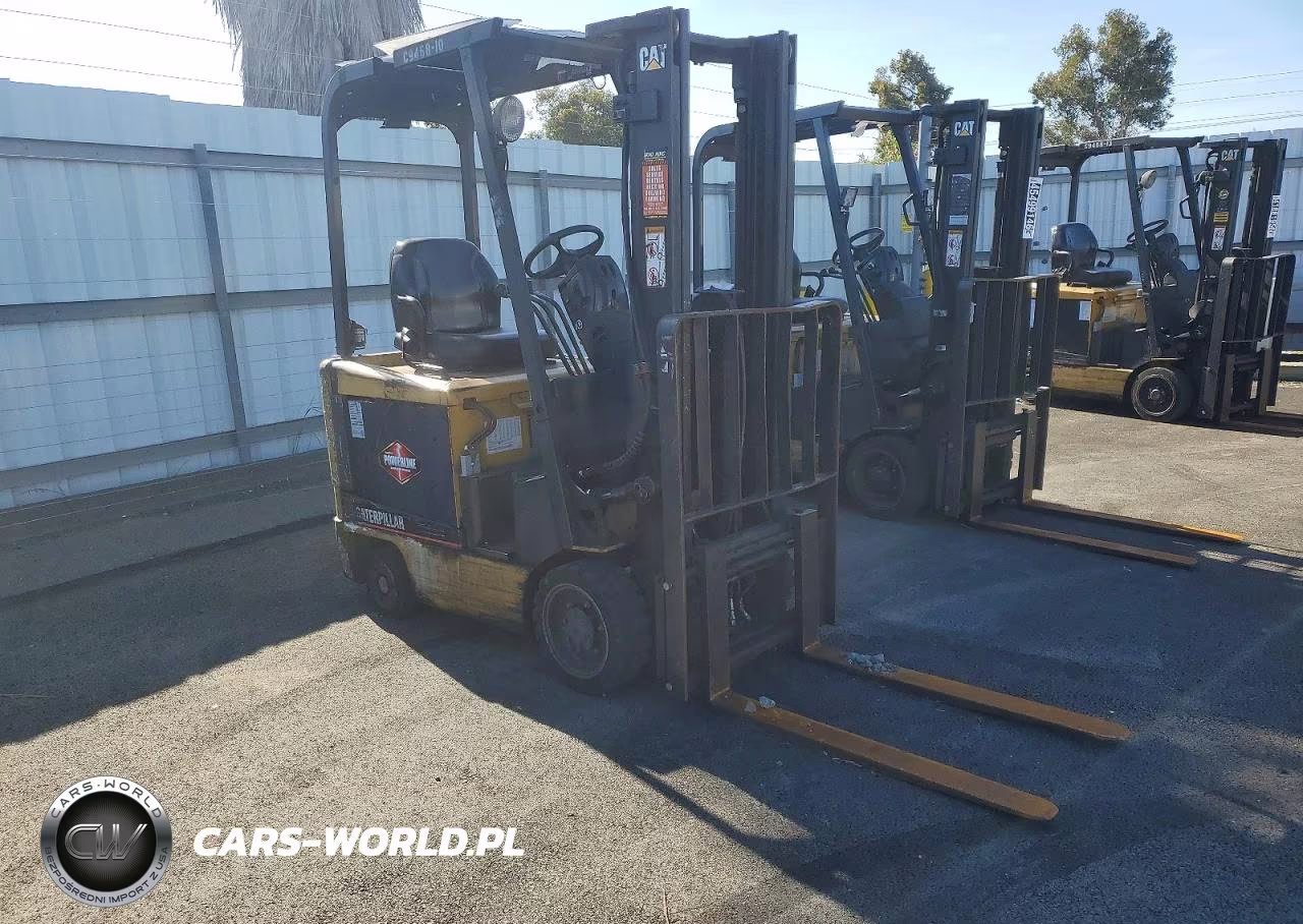2001 Caterpillar Forklift