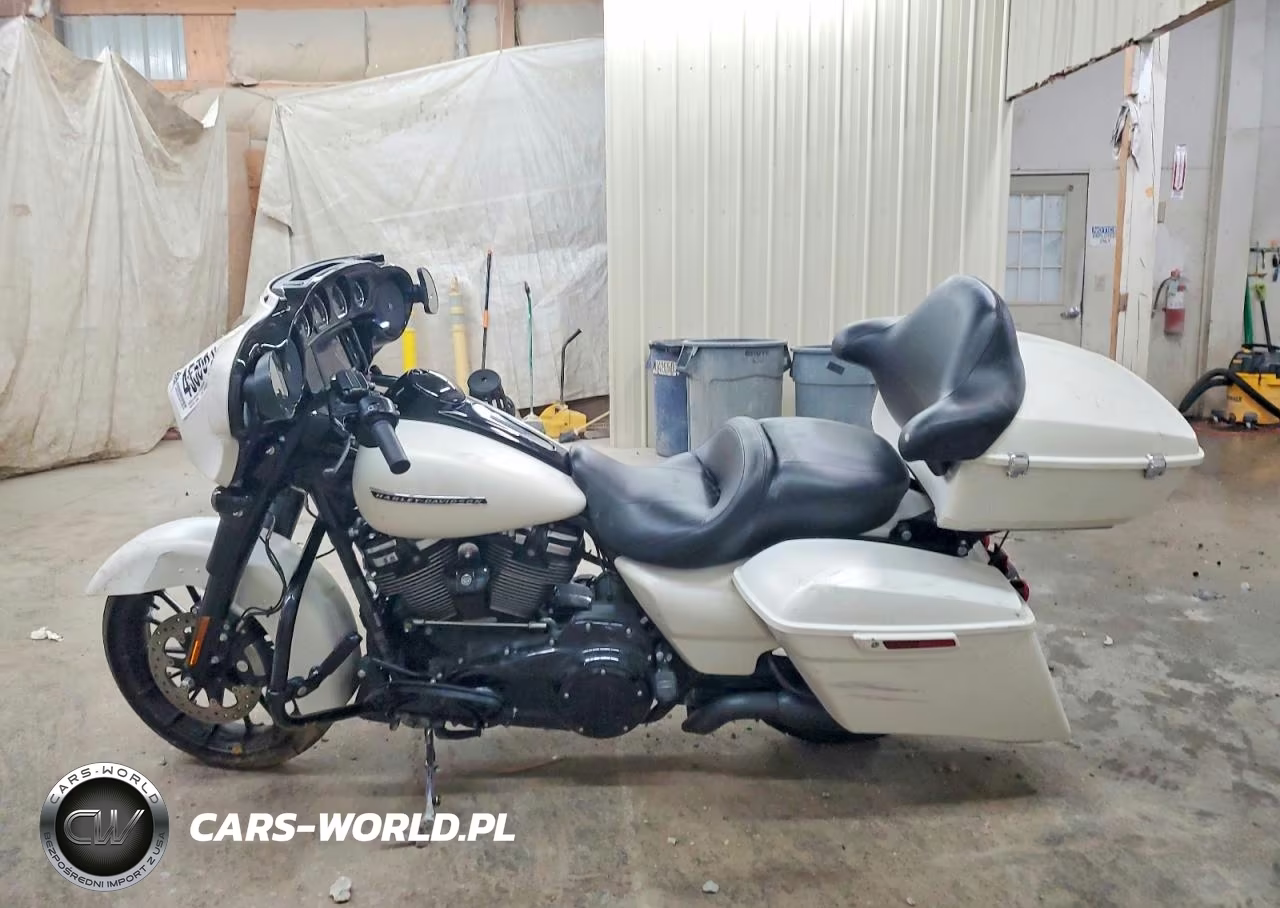 2018 Harley-Davidson Flhxs Street Glide Special VIN:1HD1KRC16JB682250 - 3