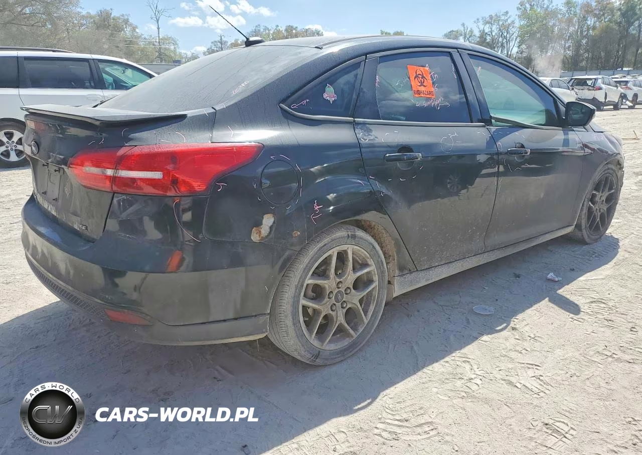 2015 Ford Focus Se VIN:1FADP3F26FL336482 - 3