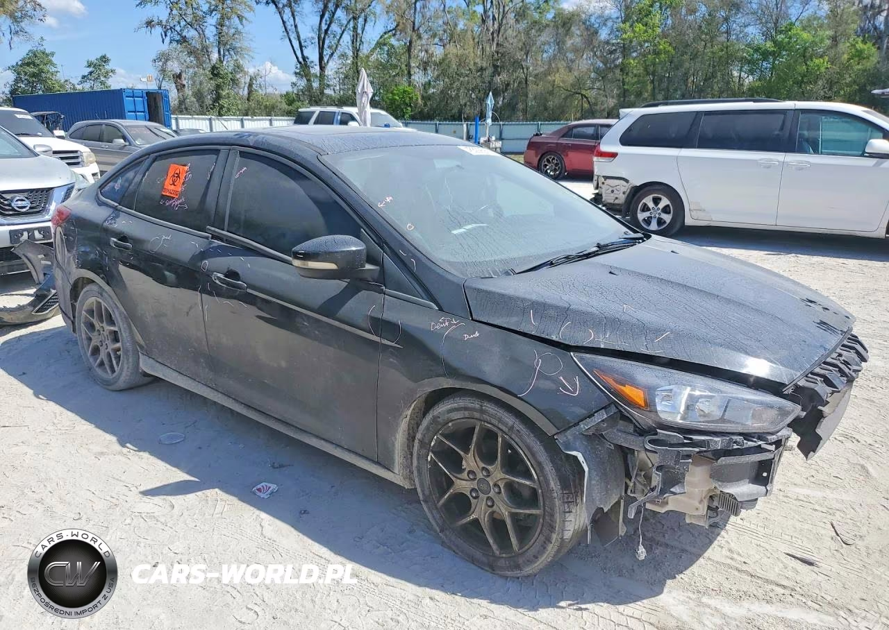 2015 Ford Focus Se VIN:1FADP3F26FL336482 - 4