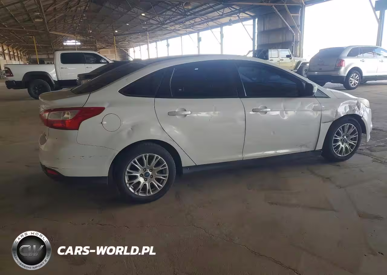 2012 Ford Focus S VIN:1FAHP3F22CL379360 - 3