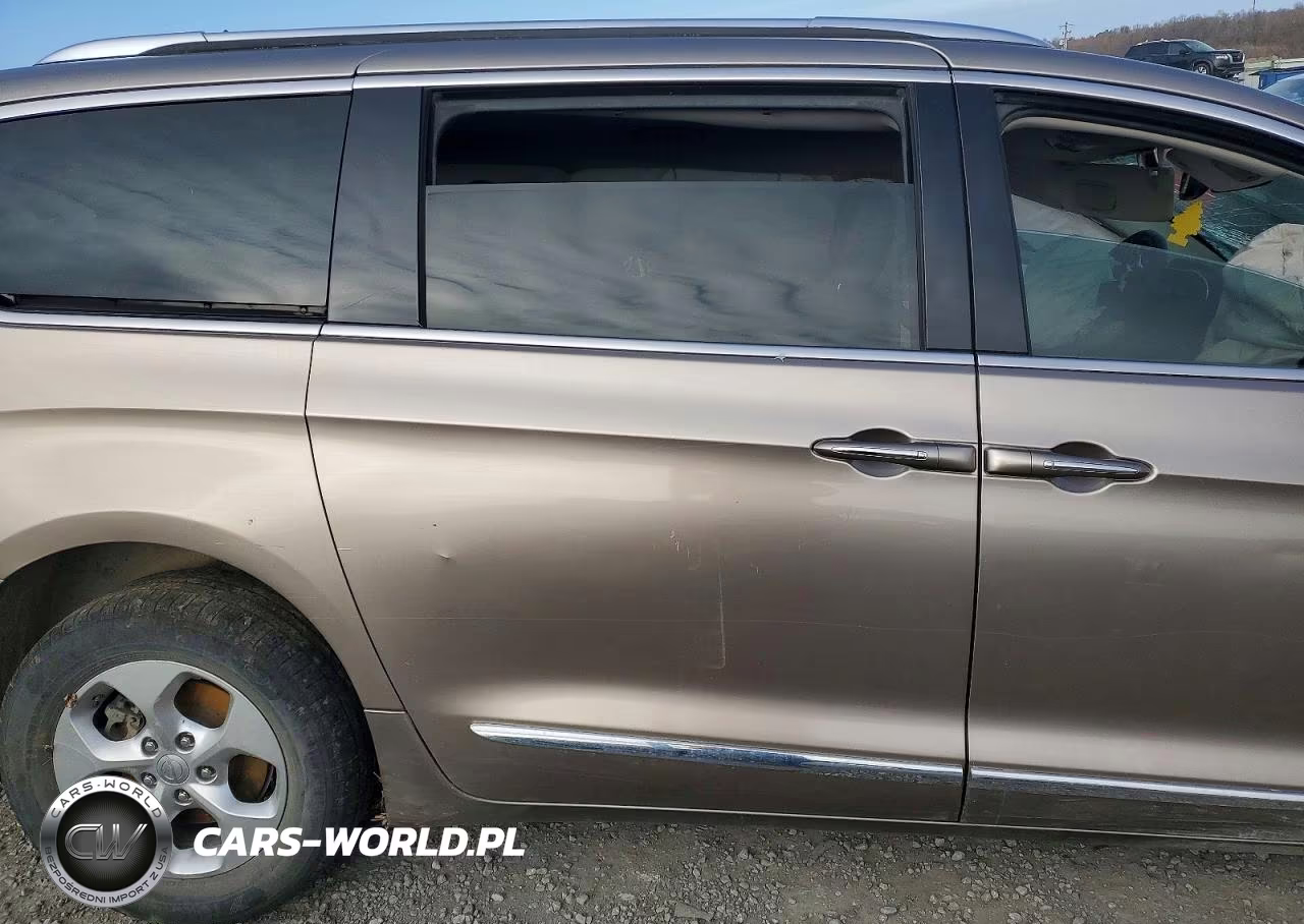 2017 Chrysler Pacifica Touring L Plus VIN:2C4RC1EG1HR628029 - 11