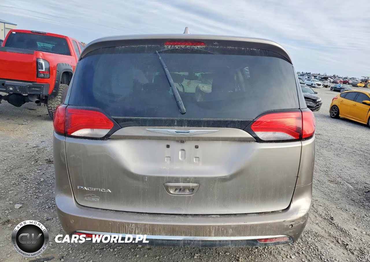 2017 Chrysler Pacifica Touring L Plus VIN:2C4RC1EG1HR628029 - 6