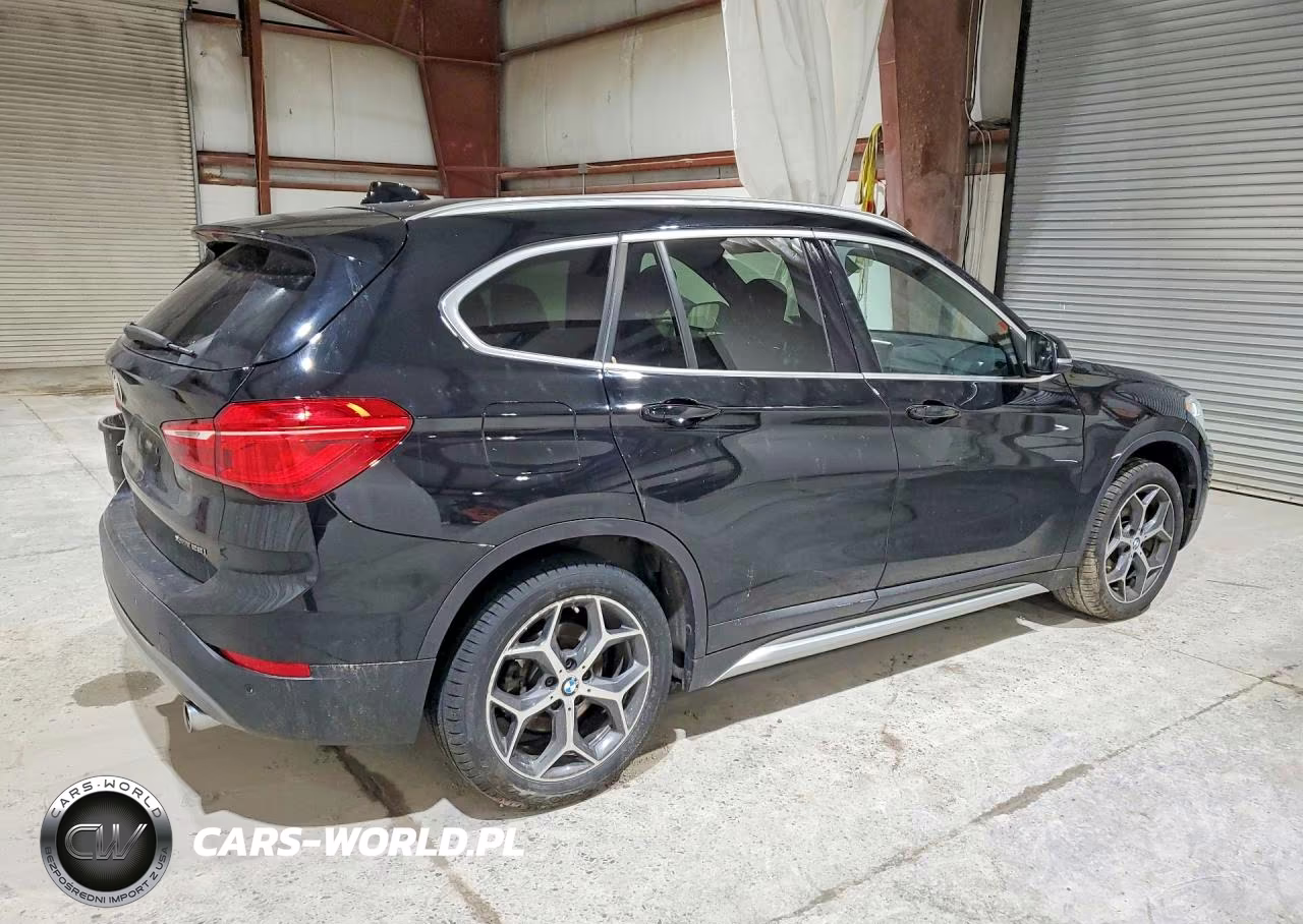 2018 BMW X1 xDrive28I VIN:WBXHT3C36J5L29584 - 3