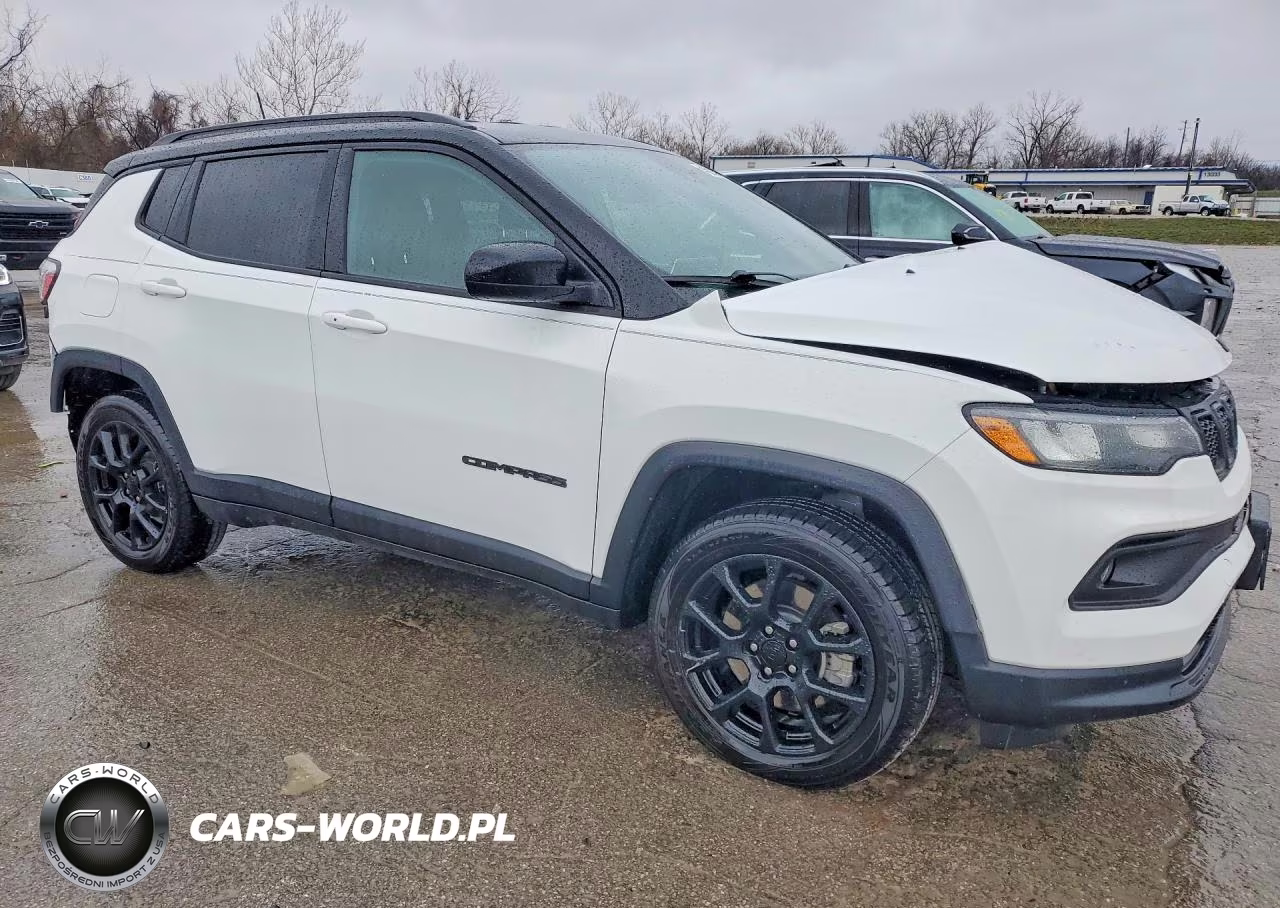 2023 Jeep Compass Latitude VIN:3C4NJDBN7PT533303 - 4