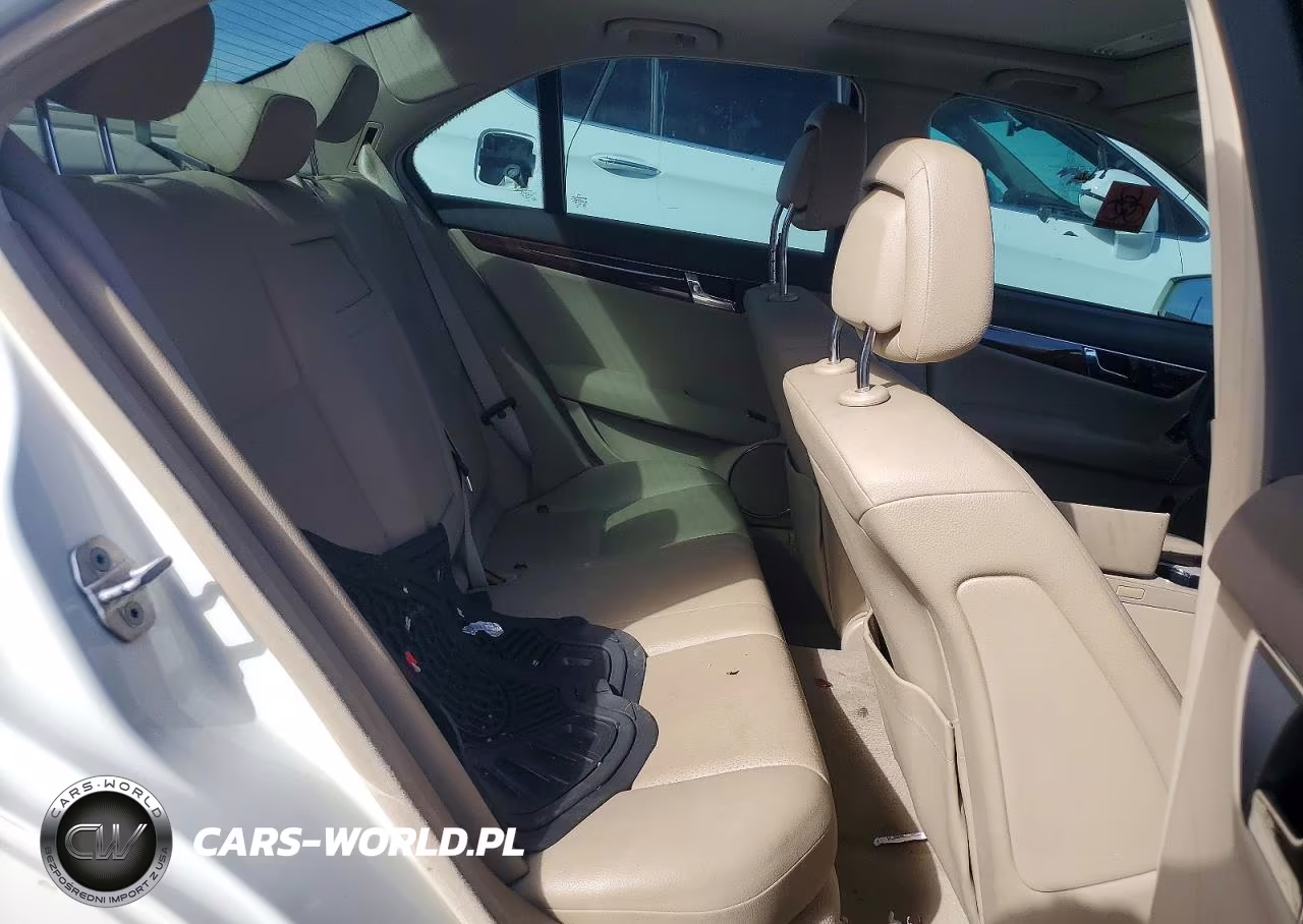 2011 Mercedes-Benz C 300 4Matic VIN:WDDGF8BB2BR161464 - 10