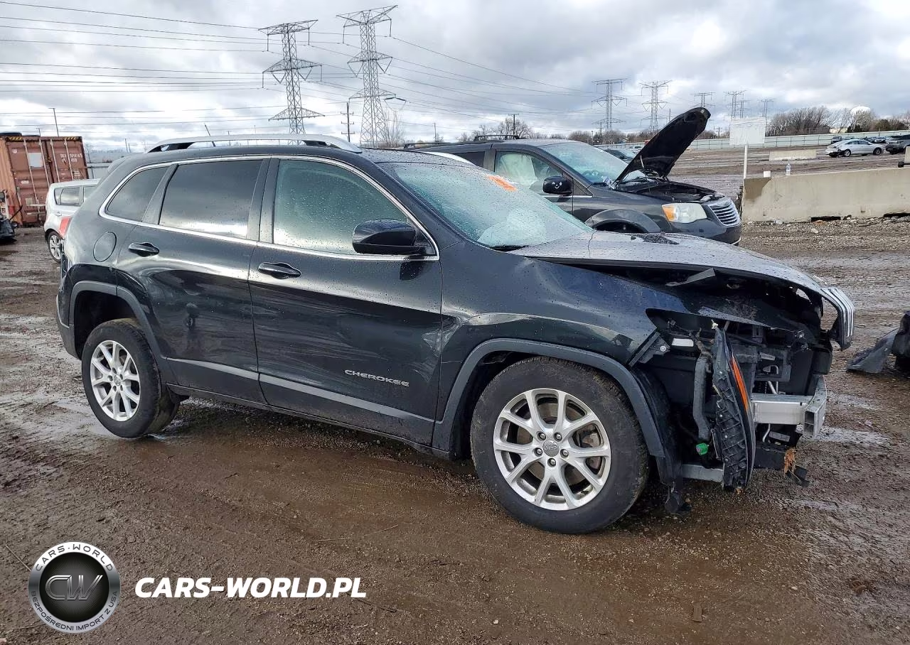 2015 Jeep Cherokee Latitude VIN:1C4PJLCB7FW706804 - 4