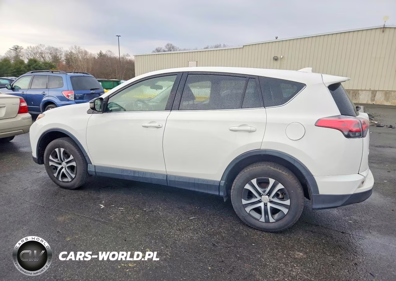 2018 Toyota Rav4 Le VIN:JTMBFREV0JJ737145 - 2