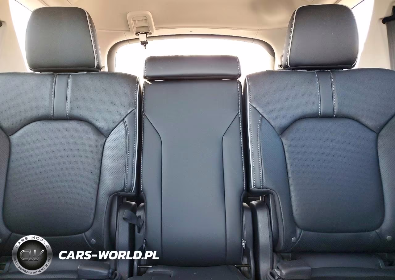 2023 Honda Pilot Elite VIN:5FNYG1H89PB018104 - 10