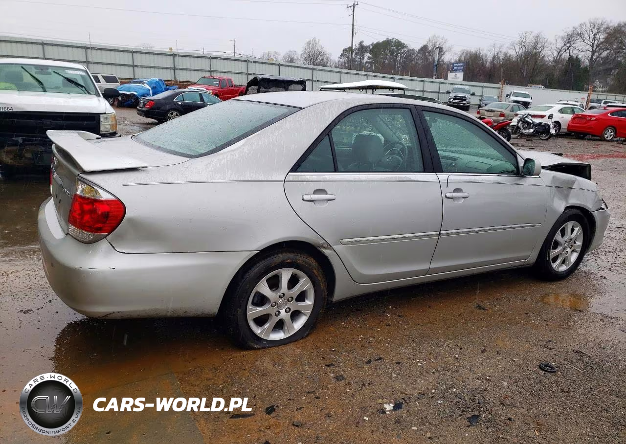 2005 Toyota Camry Xle VIN:4T1BE32K95U419924 - 3